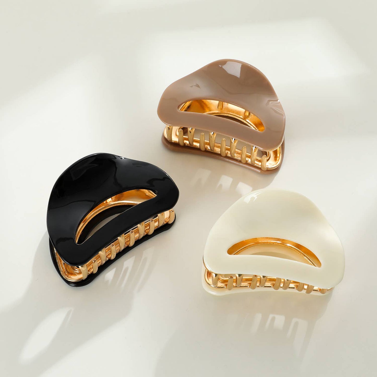 Nadia Solid | Medium Metal Claw Clip