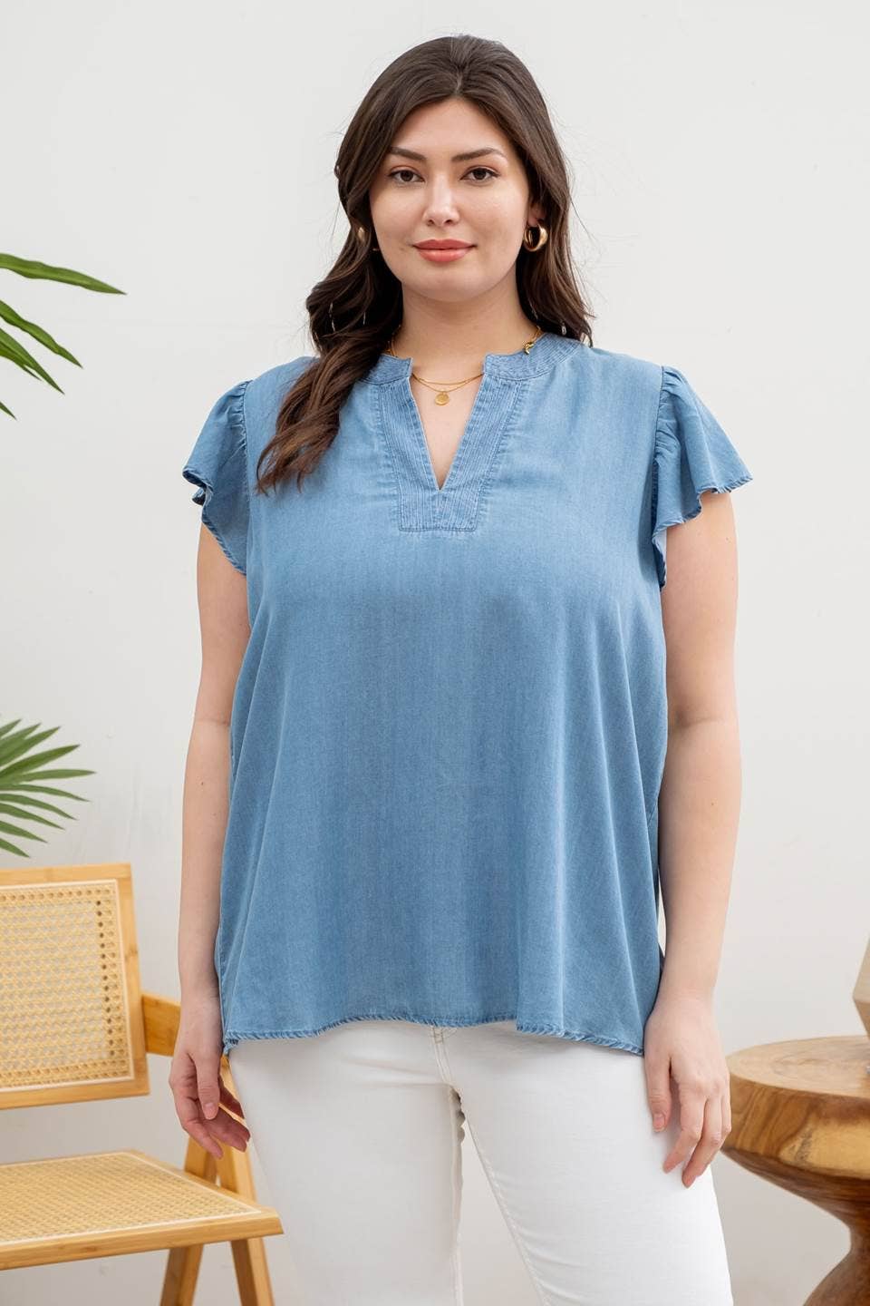 Load image into Gallery viewer, Curvy chambray top
